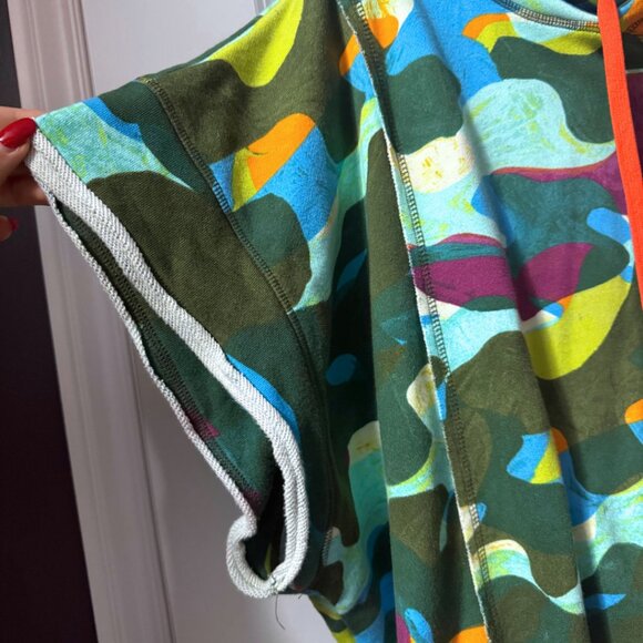 Juicy Couture Plus 1X Cropped Hoodie Abstract Camo Print | Like New - Picture 8 of 12